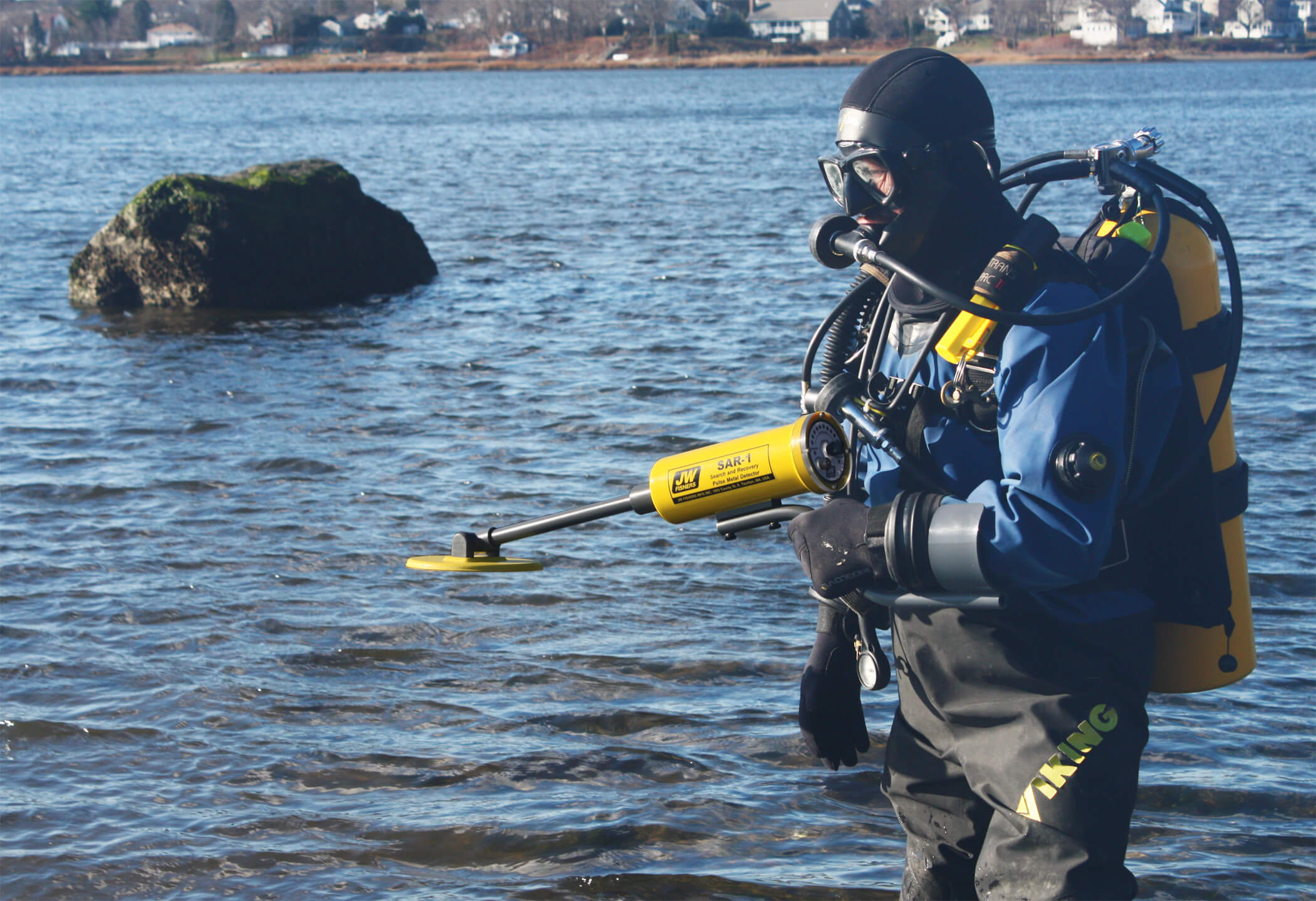 Diver enters the water with SAR-1 Search and Recovery Metal Detector