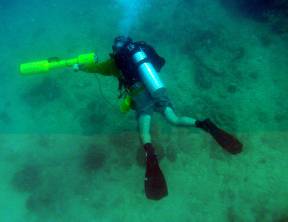 A diver using Diver Held Magnetometer (DM) under water